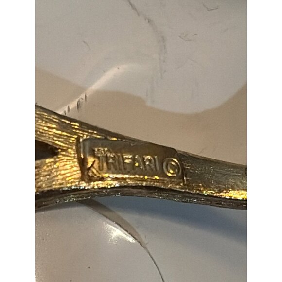 VTG Trifari White Enamel Flower Brooch Rhinestones & Gold-Tone Alfred Philippe - Picture 3 of 4